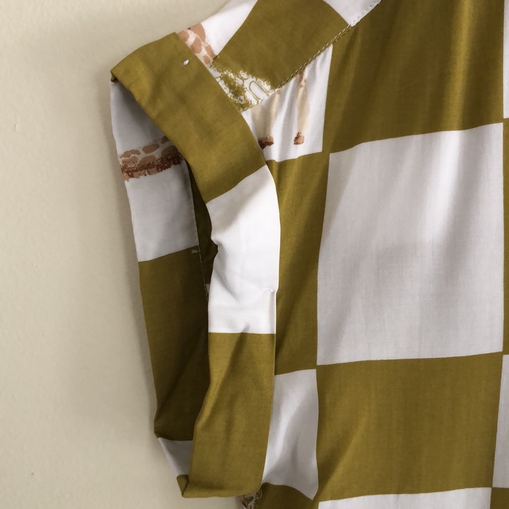 Jane & Delancey Giraffe Print Checkered Shirt Blouse Top - Picture 5 of 9
